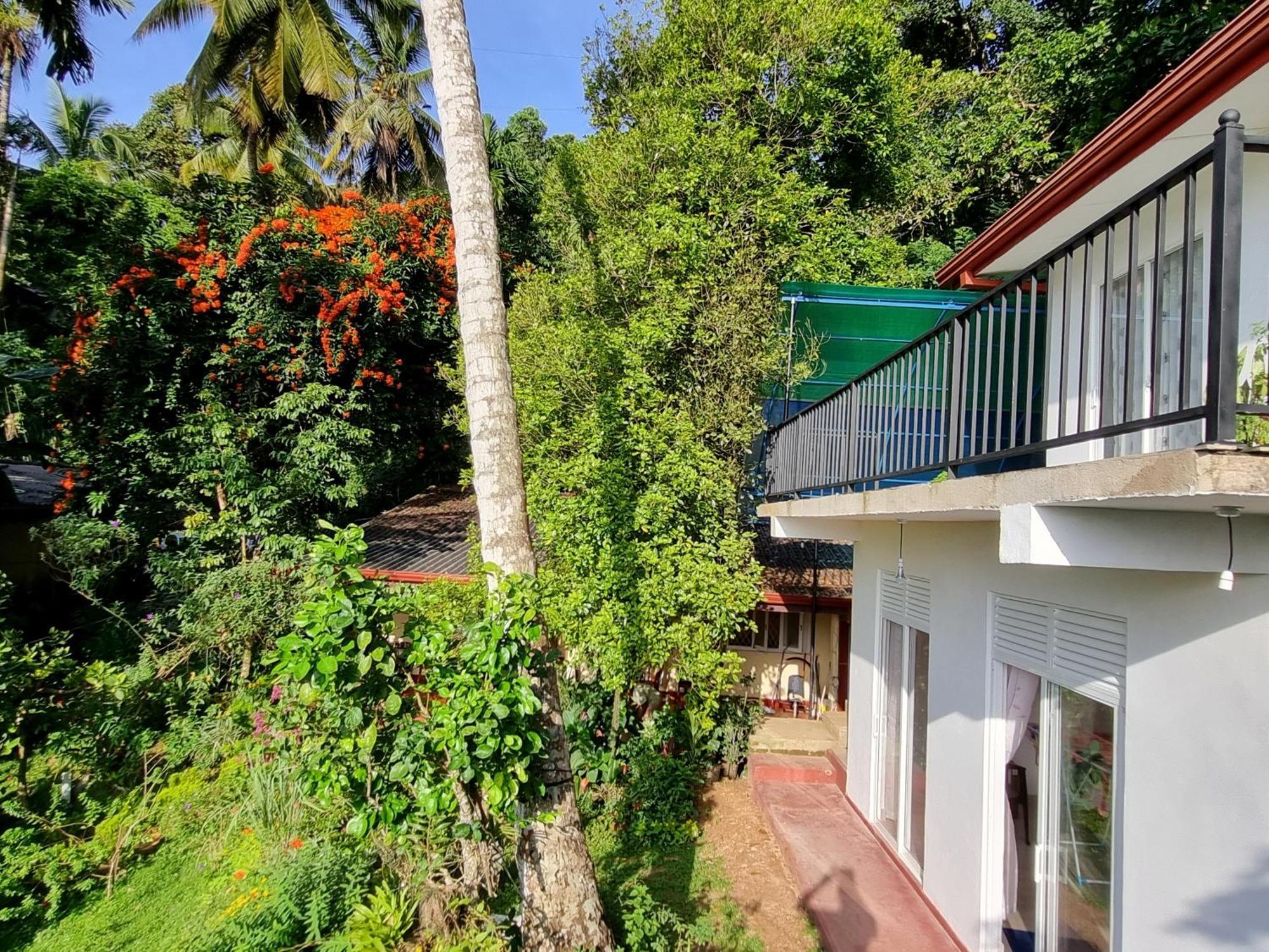 Hotel Squirrel'S Nest Kandy Esterno foto